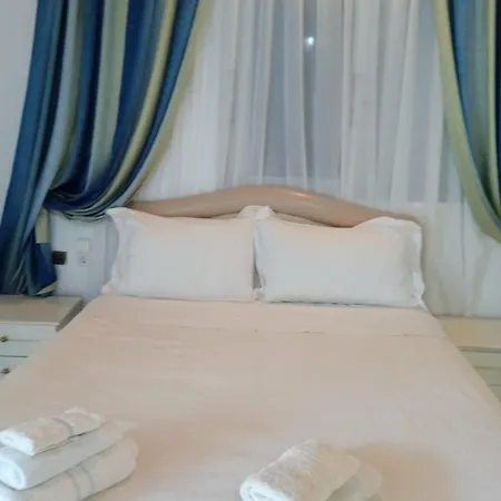Rosemary House Літній будинок *